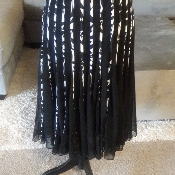 Ladies dress - Picture 3 of 7